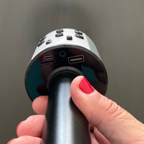 Merkury Wireless Bluetooth Karaoke Microphone- Used - Picture 3 of 6